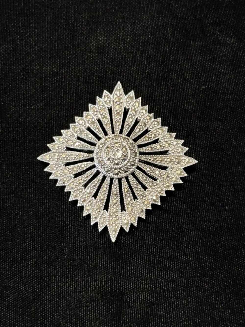 Art Deco Vintage sterling silver sparkling marcasite encrusted brooch/pin 2โ